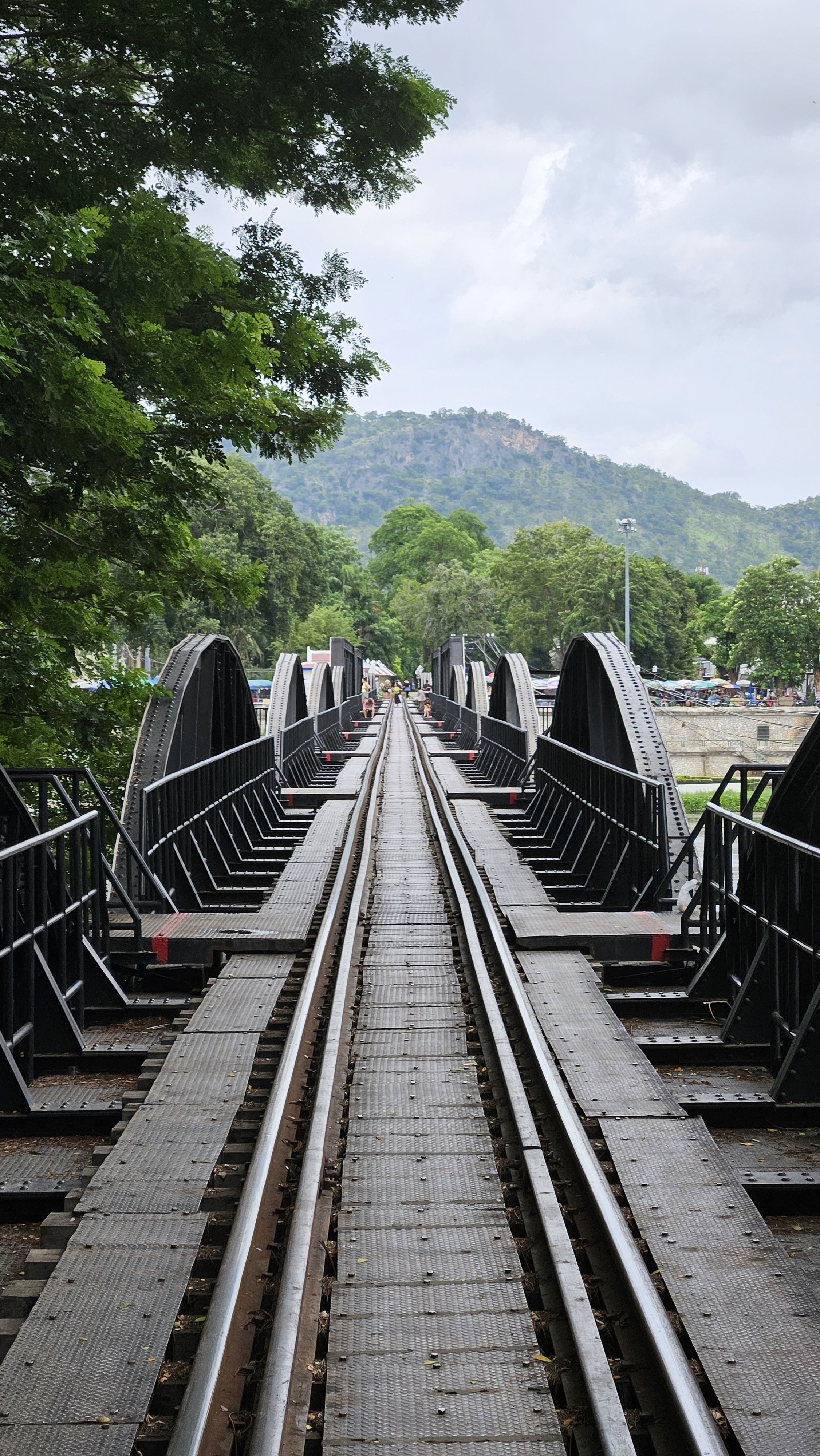 รถไฟข้ามสะพาน